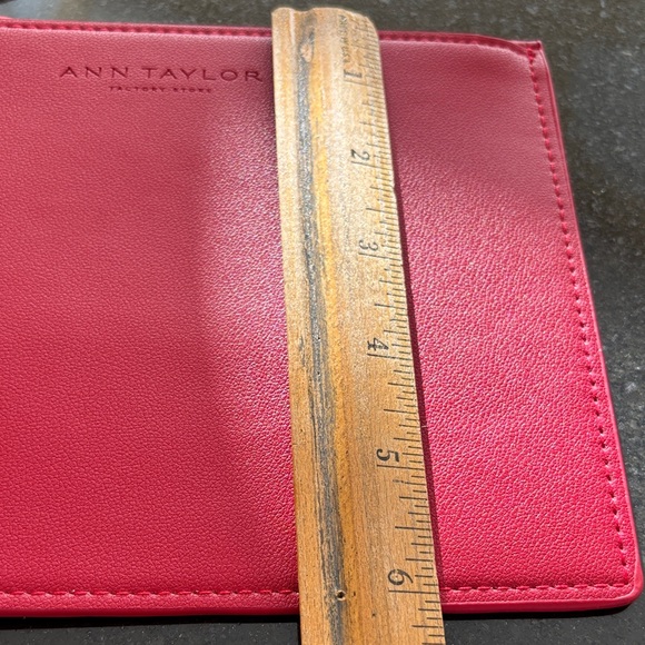 Ann Taylor Vibrant Red Cosmetic Case Storage Organization Faux Leather EUC - Picture 5 of 6
